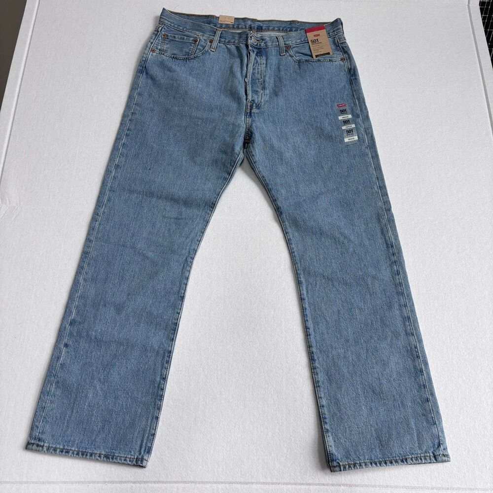 Levi's 501 Jeans Men 38x32 Light Wash Button Fly Straight Leg Casual 100% Cotton